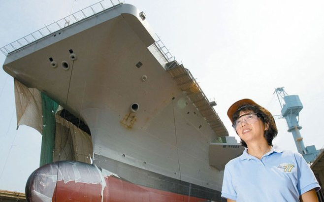 Có thể nói bà là một trong những người gốc Việt hiếm hoi làm việc trong hải quân Mỹ, không chỉ vậy bà còn nắm chức vụ quan trọng trong hải quân Mỹ, thật tự hào và khâm phục về một người phụ nữ gốc Việt đầy tài năng và nghị lực.