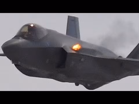 Chiếc F-35B tự bắn vào bản thân, thuộc Phi đội Kiểm tra Hàng hải VMX-1 và được bảo dưỡng kỹ thuật tốt nhất trong Hải quân Mỹ. Rất may mắn là đạn pháo phát nổ cách máy bay 3 mét phía trước và hơi chếch về bên phải, nên không chạm vào vòm kính buồng lái.