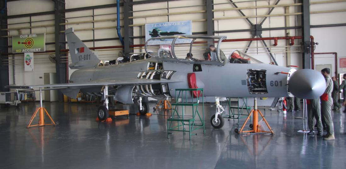 Tiếng là sản xuất được máy bay chiến đấu, nhưng Pakistan chỉ chịu trách nhiệm sản xuất một số bộ phận như cánh, thân trước và đuôi, nhưng vật liệu cũng được nhập từ Trung Quốc. Hầu hết các hệ thống của JF-17 đến từ Trung Quốc, Nam Phi, chỉ có ghế phóng nhập từ Martin Baker của Anh và động cơ từ Nga. 