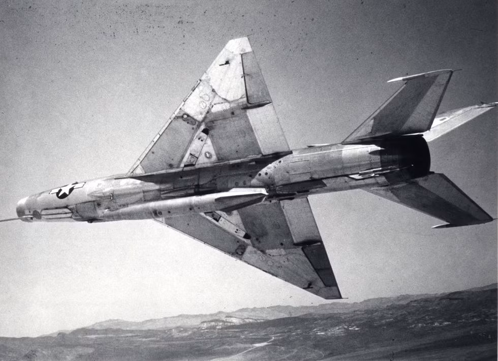 MiG-21 được phương Tây ví là "tiêm kích chết chóc" hay phiên bản "F-16 của Liên Xô"; đây là loại máy bay chiến đấu có số lượng nhiều nhất trong lực lượng Không quân Liên Xô. Chiến đấu cơ MiG-21 đã đối đầu và đã bắn hạ nhiều chiến đấu cơ hiện đại của Không quân Mỹ trong chiến tranh Việt Nam.