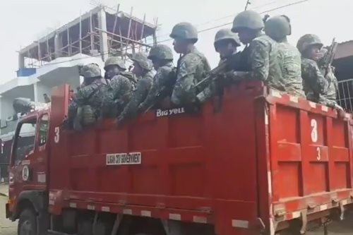 Trong cuộc chiến chống phiến quân khủng bố Maute tại thành phố Marawi vào năm 2017, dân chúng Philippines “giật mình”, khi thấy lực lượng vũ trang của họ, được trang bị quá đỗi sơ sài; khi binh lính không có xe tăng chiến đấu, mà phải dùng xe ben chở hàng, để làm nhiệm vụ chuyển quân chiến đấu.