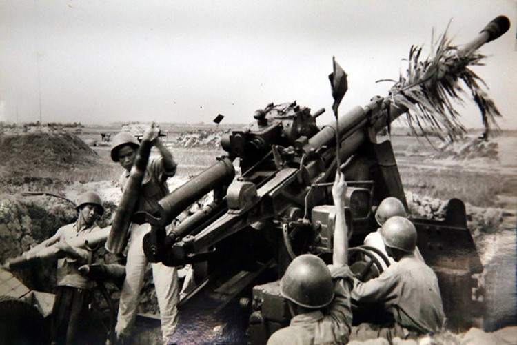 Như vậy là khi B-52 bay bằng để ném bom thì sẽ vượt quá tầm bắn của các loại pháo cao xạ thông dụng cỡ 37mm và 57mm, kể cả pháo 100mm với hiệu quả diệt mục tiêu dưới 10 km, chưa kể đến số lượng đạn phải dùng sẽ rất nhiều do độ tản mát lớn.