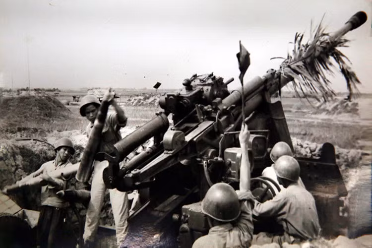 Như vậy là khi B-52 bay bằng để ném bom thì sẽ vượt quá tầm bắn của các loại pháo cao xạ thông dụng cỡ 37mm và 57mm, kể cả pháo 100mm với hiệu quả diệt mục tiêu dưới 10 km, chưa kể đến số lượng đạn phải dùng sẽ rất nhiều do độ tản mát lớn.