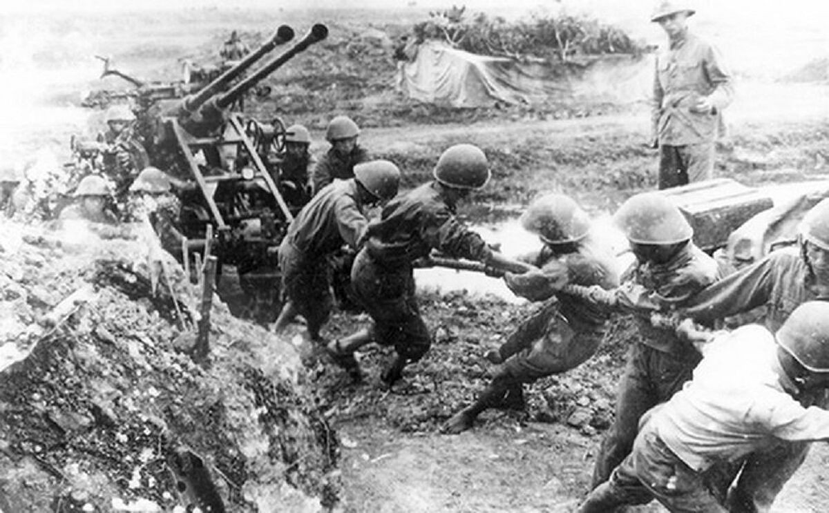 Nếu cự ly phát hiện mục tiêu quá gần, thì kíp chiến đấu sẽ không đủ thời gian thao tác để phóng tên lửa. Thời kỳ đầu khi bộ đội Việt Nam chưa có tên lửa, UAV trinh sát thường bay cao hơn 10 km để tránh hỏa lực của pháo cao xạ, cũng như các loại vũ khí cỡ nhỏ và hầu như không bị tổn thất.