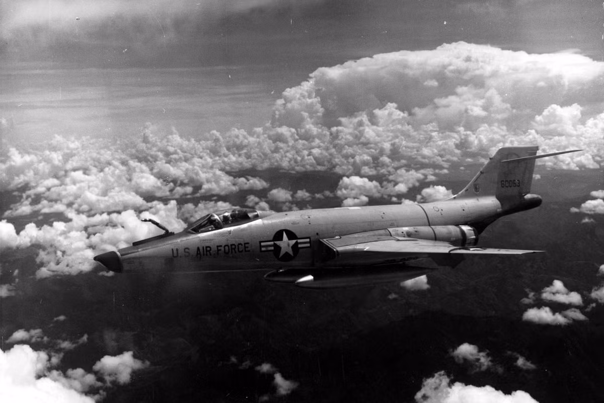 Ngày 24/7/1965, khi nghi ngờ không rõ tốp máy bay tiêm kích F-4 của mình, bị loại vũ khí phòng không nào bắn hạ ở độ cao 7 km tại Suối Hai, Hà Tây (nay là Hà Nội), hôm sau không quân Mỹ đã liên tiếp cho 1 UAV loại BQM-34, bay ở độ cao 18 km và 1 máy bay trinh sát có người lái RF-101 vào do thám khu vực trận địa.