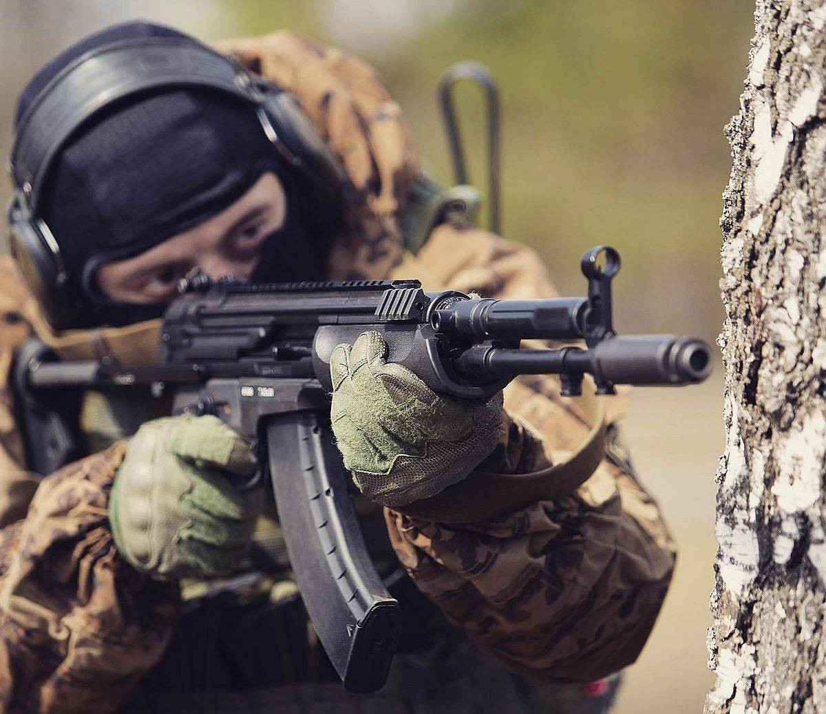 Lý do tiếp theo là chất lượng và tính năng mới được các kỹ sư thiết kế đưa vào thế hệ AK mới. Do đó, khi các khẩu AK do Nga sản xuất, được thử nghiệm cùng với các bản sao của AK được sản xuất ở các nước khác, thì chỉ những khẩu AK của Nga mới vượt qua được các bài kiểm tra.