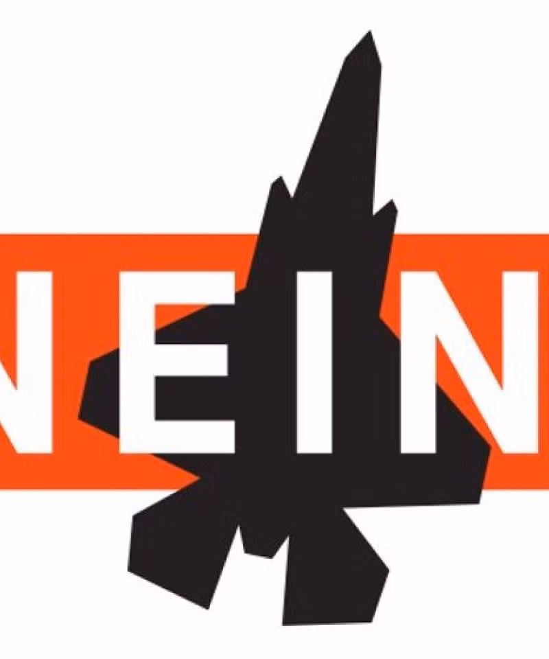 Đây không phải là lần đầu tiên Thụy Sĩ chứng kiến sự phản đối đề xuất dừng mua máy bay chiến đấu của nước ngoài. Một thập kỷ trước, chiến đấu cơ hạng nhẹ Gripen, do công ty Thụy Điển Saab sản xuất, chuẩn bị thay thế F-18 của Không quân Thụy Sĩ cũng đã phải chịu cảnh tương tự.