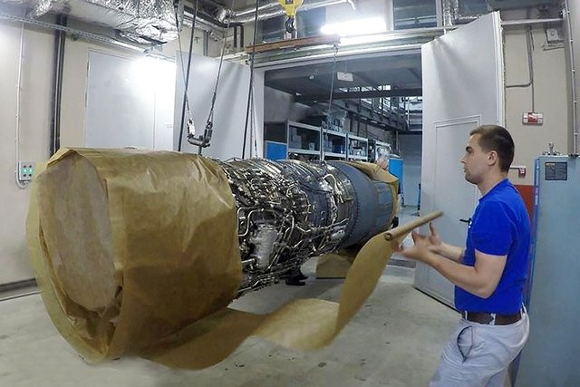 Pakistan kỳ vọng chiến đấu cơ JF-17, được trang bị động cơ RD 93 của hãng Klimov (Nga), sẽ có tính năng ngang hàng với chiến đấu cơ Su-30MKI, Mig-29 của Nga sản xuất và Mirage-2000 của Pháp.