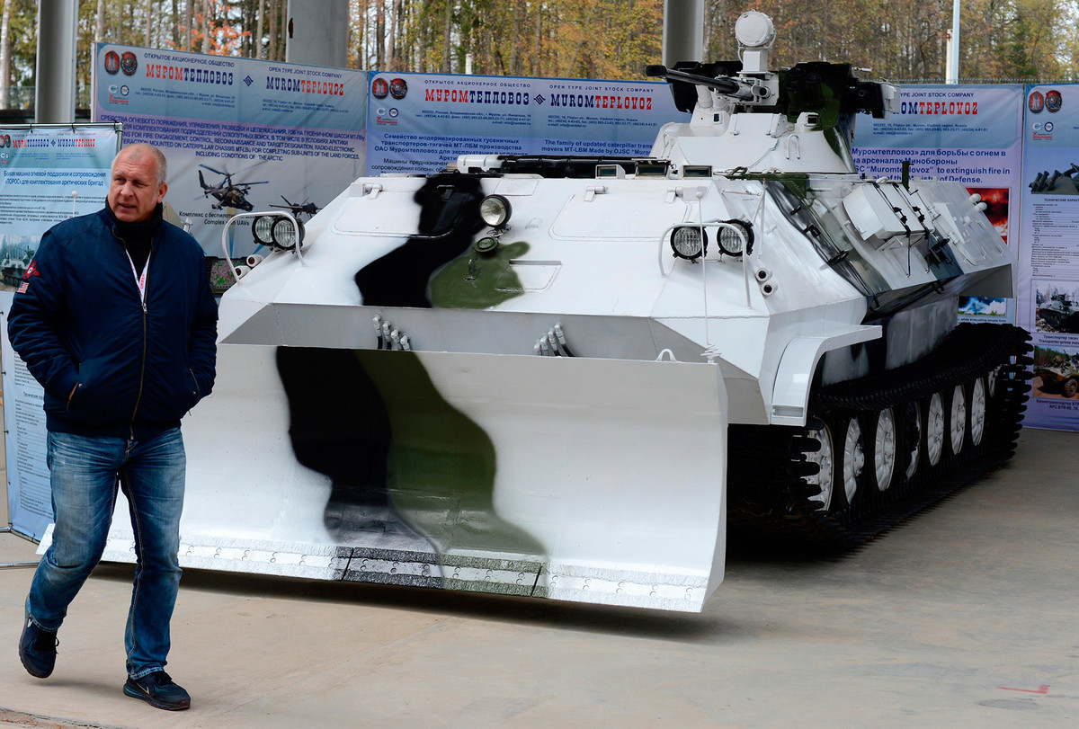 Xe được thiết kế để chở người, vận tải, yểm trợ hỏa lực cho bộ binh, hộ tống và tuần tra, trinh sát đường hành quân trong điều kiện địa hình và khí hậu Bắc Cực. Xe có khả năng hoạt động trong các khu vực ngoài trời ở nhiệt độ từ âm 50°C đến 45°C, trong điều kiện độ cao lên đến 3000m.