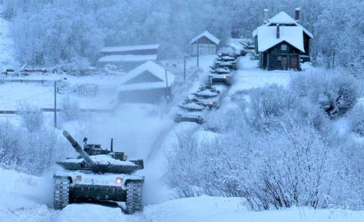 Vị trí thứ 3 thuộc về xe tăng chiến đấu T-80BVM cải tiến, được trang bị động cơ tuabin khí 1.250 mã lực, giúp xe có thể hoạt động hiệu quả hơn trong điều kiện băng giá khắc nghiệt.