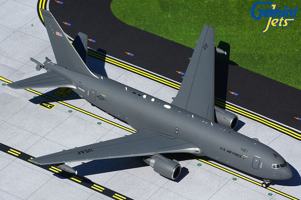 Máy bay tiếp dầu KC-46A Pegasus được chế tạo dựa trên máy bay chở khách hai động cơ Boeing 767, KC-46A có thể mang theo 29,5 tấn nhiên liệu, để tiếp dầu trên không cho các loại máy bay chiến đấu, trực thăng và máy bay cảnh báo sớm trên không. Tầm hoạt động của KC-46A Pegasus là 11.830 km, thừa tầm bao phủ toàn bộ khu vực Trung Đông và Bắc Phi.