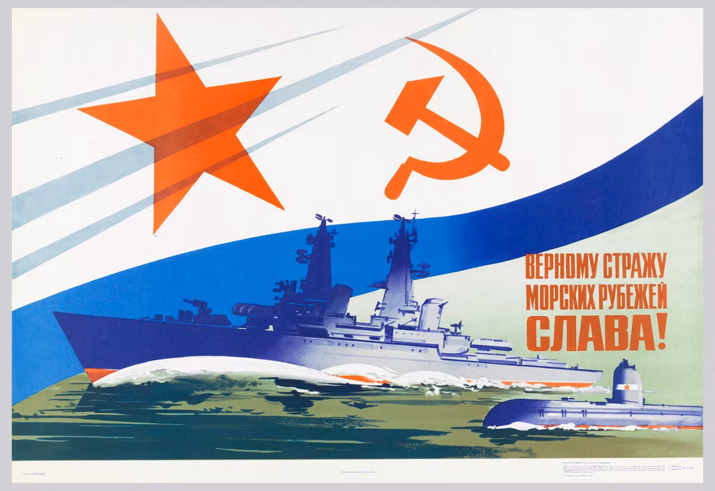 Trong suốt thời kỳ chiến tranh Lạnh (1947 – 1991), Liên Xô đã vật lộn với ý tưởng về xây dựng một lực lượng không quân hải quân có quy mô lớn; nhưng vì nhiều lý do, cuối cùng đã không thể phát triển được các tàu sân bay theo đúng nghĩa.