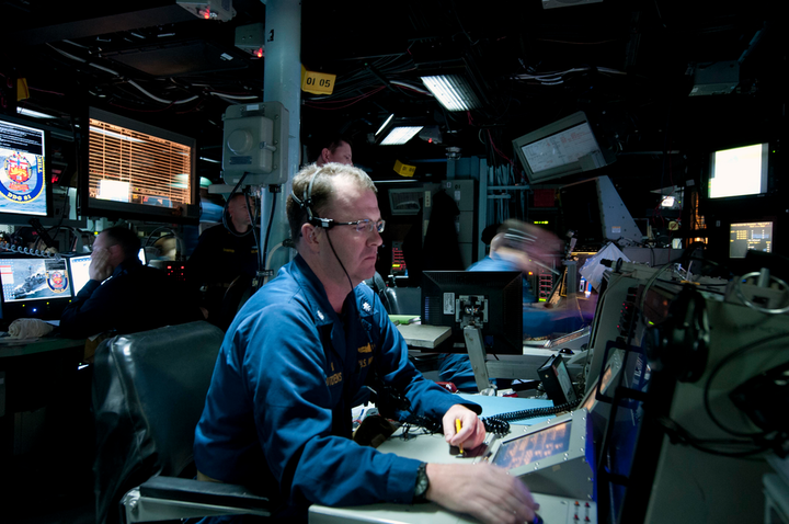 Đặc biệt, việc phát triển hệ thống tác chiến mặt nước tích hợp 9C, vào hệ thống chiến đấu Aegis, cho phép tàu khu trục mang tên lửa dẫn đường lớp Arleigh Burke, biến thành một hạm đội phòng không/chống tên lửa, có tính năng tương đương, hoặc thậm chí mạnh hơn so với lớp tàu Ticonderoga.