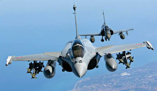 Vào cuối tháng 3, Pháp cũng có ý định cung cấp cho Ukraine các máy bay chiến đấu Rafale. Theo báo chí Pháp, Paris đang thực hiện các bước để thu hút sự quan tâm từ Kiev. Các máy bay được chào bán theo hình thức tín dụng và chính phủ Pháp sẵn sàng cung cấp bảo lãnh của nhà nước với số tiền 1,5 tỷ euro tương đương 85% giá trị của hợp đồng.
