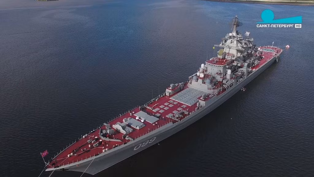 Chiếc tàu còn lại là Pyotr Velikiy, tiếng Nga có nghĩa là Peter Đại đế, được đưa vào hoạt động năm 1998, gần một thập kỷ sau khi hạ thủy. Đây cũng là chiếc tàu hiện đại nhất trong số bốn con tàu lớp Kirov, đang còn hoạt động với vai trò là soái hạm Hạm đội Phương Bắc.