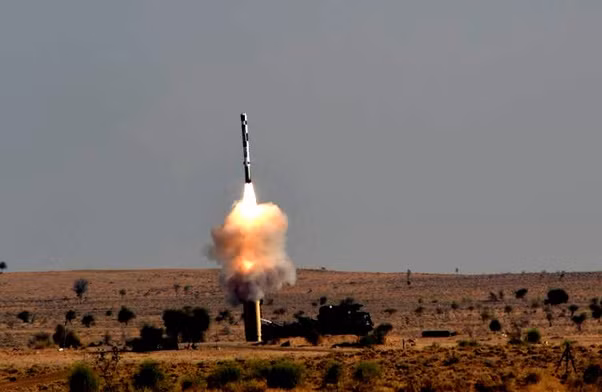 Từ tháng 9 đến tháng 12/2020, Ấn Độ đã tiến hành ít nhất 7 vụ phóng thử các phiên bản khác nhau của tên lửa BrahMos, tất cả đều thành công. BrahMos cũng được giới quân sự đánh giá về tính minh bạch trong các lần thử nghiệm. 