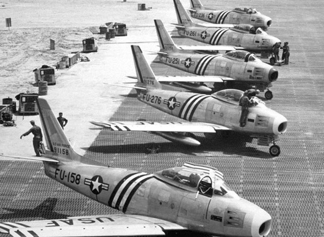 Trong ba ngày đó, chỉ một hành động bất thường cũng có thể biến nước Đức thành bãi chiến trường, đồng thời châm ngòi cho Thế chiến III. Theo một thông tin mới được giải mã, vào cuối tháng 8/1961 Tổng thống Mỹ khi đó là Kennedy, đã ra lệnh triển khai 216 tiêm kích chiến thuật và vũ khí hạt nhân chiến thuật tại châu Âu.