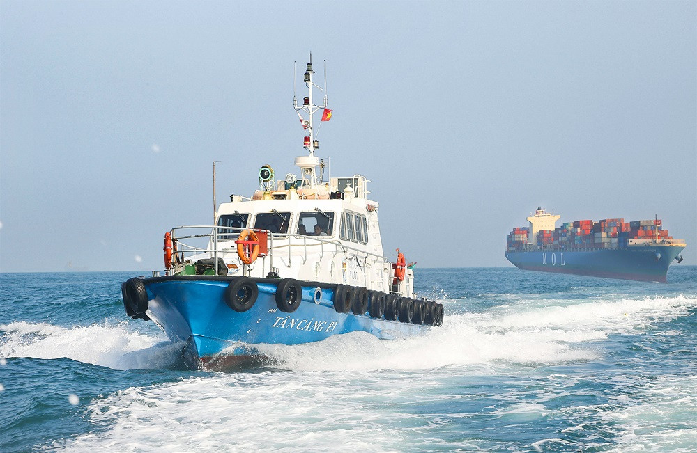 Công tác luyện tập được tiến hành từ ngày 24/12/2013 với phương tiện được chọn để thay thế là cẩu nổi 60 tấn. Vì đối tượng lai kéo là tàu ngầm, nên yêu cầu của Lữ đoàn 189 là tàu lai tuyệt đối không được chạm vào thân vỏ tàu ngầm, khi tiếp cận đưa dây phải giữ khoảng cách từ 4 đến 5 mét.