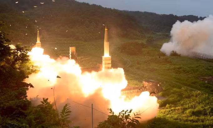 Nhật Bản và Hàn Quốc luôn ở trong tình trạng “bằng mặt không bằng lòng”; từng có việc tàu hải quân Hàn Quốc đã sử dụng radar dẫn đường hỏa lực, để khóa máy bay tuần tra của Nhật Bản vào năm 2018; hay những hành động chống Nhật của các vận động viên và phương tiện truyền thông Hàn Quốc, trong Thế vận hội Tokyo vừa qua.