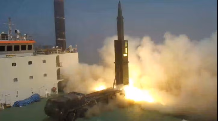 Một quan chức cấp cao của chính phủ Nhật Bản tiết lộ, “Mỹ đã bãi bỏ hạn chế về tầm bắn của tên lửa đạn đạo đối với Hàn Quốc, mà không cần thông báo trước cho Nhật Bản. Theo thỏa thuận, Hàn Quốc có thể chế tạo tên lửa, với tầm bắn đủ để bao trùm toàn bộ quần đảo của Nhật Bản”.