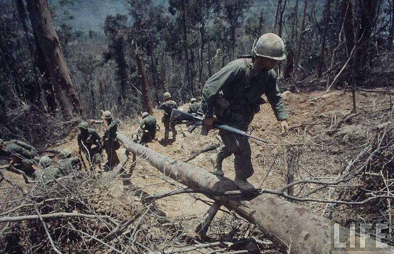 Sau 1 tuần căng mình chiến đấu, thấy mục tiêu tiêu diệt nhiều sinh lực địch đã hoàn thành, đêm 18/5, các đơn vị của Trung đoàn 3 quân giải phóng bắt đầu rút lui, chỉ để lại A Bia một bộ phận nghi binh. Mãi đến chiều cùng ngày, binh sĩ của Tiểu đoàn 3, Lữa đoàn 187, Lữ đoàn 3, Sư đoàn 101 Airbonre mới đặt chân lên đỉnh A Bia. 