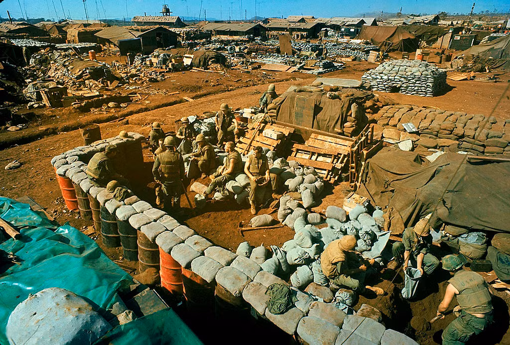 Với tham vọng đánh nhanh thắng nhanh vào A Bia, Mỹ đã xây dựng ở phía Đông trục đường 14 (đường Hồ Chí Minh chạy qua thung lũng A Lưới ngày nay), 5 căn cứ quân sự gồm: động Cô Pung, động A Rlau, động Tách, Đèo A Co và Tà Bạt. Không quân Mỹ đồn trú ở Đà Nẵng và Phú Bài đều được huy động theo yêu cầu. 