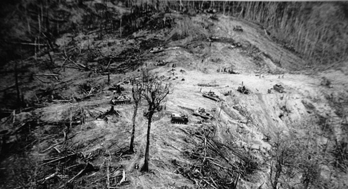 Riêng tại A Bia, đơn vị giữ chốt đã hứng chịu 5 tầng hỏa lực của đối phương bao gồm máy bay B-52, phi pháo phản lực, trực thăng vũ trang UH-1 Cobra, đạn pháo và cuối cùng là hỏa lực của bộ binh nhưng cán bộ, chiến sĩ của Tiểu đoàn 7 vẫn bám trận địa, một tấc không đi, một ly không rời, thề sống chết với A Bia. 