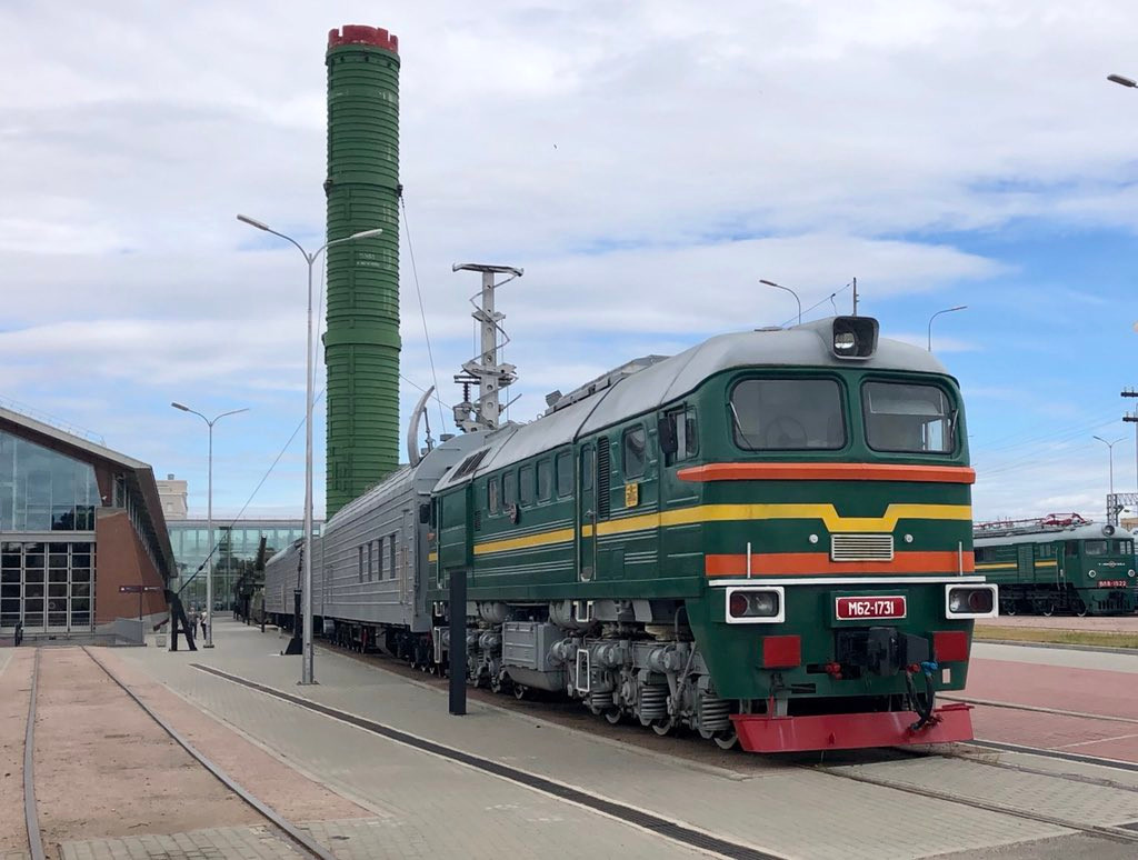 Cuối cùng, hiệu quả và chi phí của hệ thống phóng di động đường sắt là đáng lo ngại. Theo báo cáo, tuổi thọ thiết kế của tên lửa đạn đạo xuyên lục địa SS-24 chỉ là 10 năm, ngắn hơn đáng kể so với tuổi thọ từ 20 đến 30 năm của các tên lửa đạn đạo xuyên lục địa khác, được phát triển ở Liên Xô trong cùng thời kỳ.