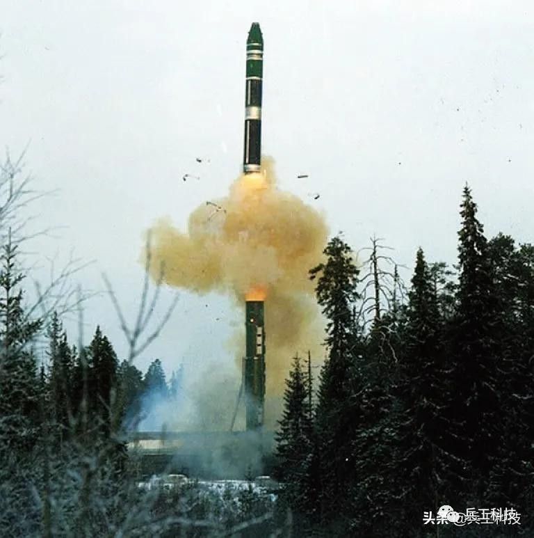 Tuy nhiên khoảng thời gian tốt đẹp không kéo dài được lâu, sau khi Liên Xô tan rã, Nga không đủ lực "nuôi" đoàn tàu hạt nhân này; ngày 15/8/2005, Tư lệnh Lực lượng Tên lửa Chiến lược Nga thông báo, Nga đã loại biên các đoàn tàu trang bị tên lửa SS-24. Cho đến nay, hệ thống phóng tên lửa trên đường sắt do Liên Xô phát triển đã đi đến hồi kết.