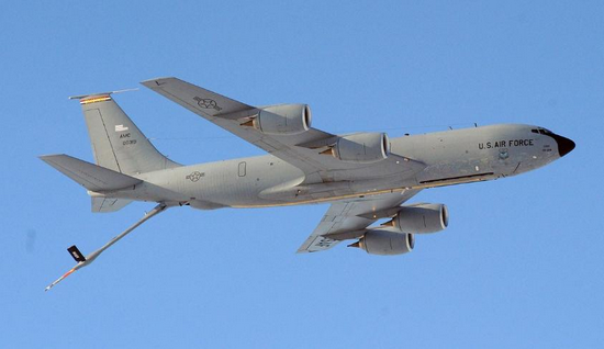 Mỗi chiếc F-35C sẽ mang hai tên lửa JSOW với tầm bắn 140 km và hai tên lửa không đối không AIM-120 trong khoang chứa bom của nó. Cứ cách vài trăm km, máy bay tiếp dầu KC-130 của Thủy quân lục chiến hoặc KC-135 của Không quân, có thể tiếp nhiên liệu cho những chiếc F-35C này ở trên không.