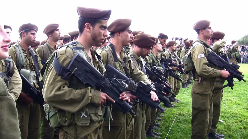 Để đối phó tình hình có thể tiếp tục leo thang, IDF trong những ngày gần đây đã triển khai thêm binh lính áp sát biên giới Dải Gaza, bao gồm Lữ đoàn Dù, Lữ đoàn Bộ binh Golani và Lữ đoàn Thiết giáp số 7. Xe tăng và xe thiết giáp có thể được nhìn thấy được vận chuyển bằng xe tải trên các tuyến đường cao tốc ở miền nam Israel.