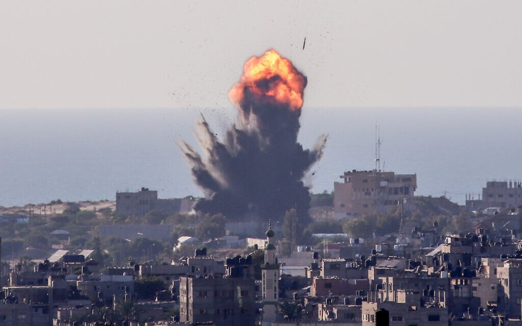 Người phát ngôn Bộ Quốc phòng Israel khẳng định, hầu hết những người thiệt mạng ở Gaza là thành viên của tổ chức Hamas; hoặc trong một số trường hợp, chết vì tên lửa "bắn nhầm" của người Palestine, trong đó bao gồm một số trẻ em.