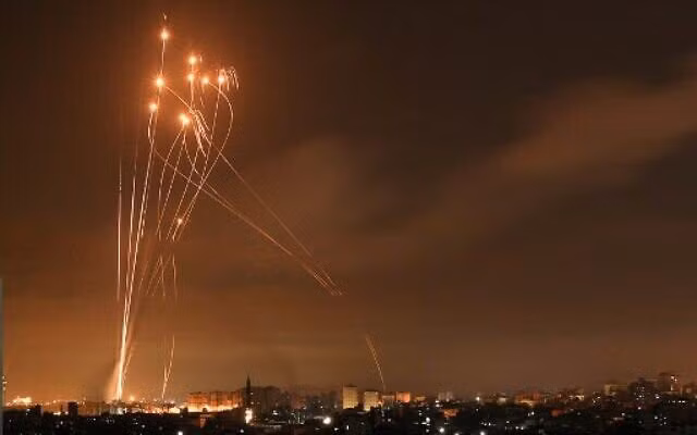 IDF hôm thứ Năm cho biết, hệ thống phòng không Vòm Sắt có tỷ lệ đánh chặn thành công khoảng 90% đối với các quả đạn hướng về các khu vực đông dân cư, và cũng nhấn mạnh rằng, hệ thống Vòm Sắt không đảm bảo khả năng bảo vệ tuyệt đối.