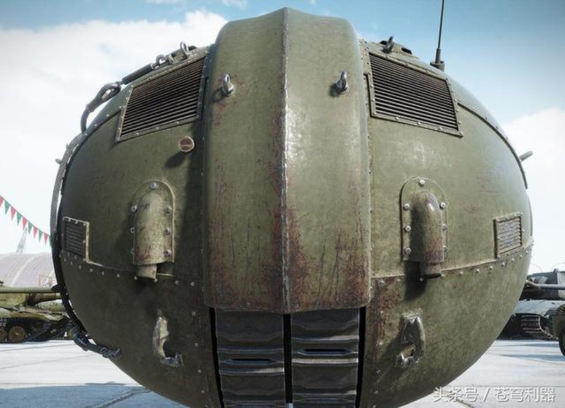 Tháng 4/1941, Liên Xô tiến hành thử nghiệm xe tăng hình cầu SHT-1A, qua thử nghiệm Liên Xô đã sử dụng 2 bánh xích với kích thước rộng hơn, bao trùm thân xe. 2 bánh xích này cho phép thão dỡ dễ dàng, mặc dù xe tăng vẫn có thể cơ động ngay cả khi bánh xích bị hỏng, nhưng khả năng cơ động của xe tăng lại giảm mạnh. 