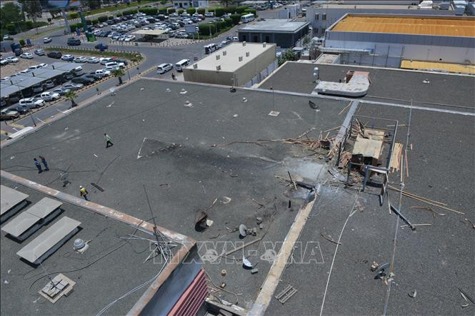 Cuộc tấn công sau đó nhằm vào Sân bay Quốc tế Abha, cũng nằm ở Asir. Tham gia cuộc công công vào đây bao gồm một số tên lửa tầm xa và máy bay không người lái tự sát Samad-3 tầm cực xa.