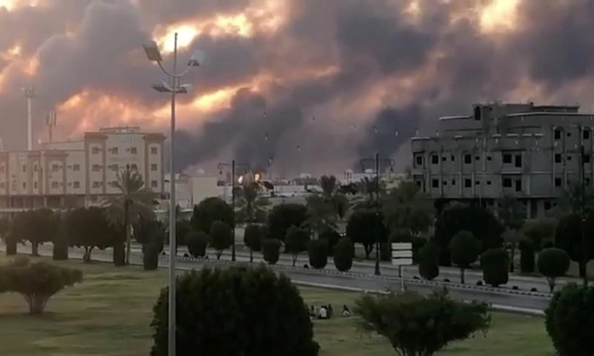 Cùng với đó là những mục tiêu bên trong lãnh thổ Saudi. Hầu hết mục tiêu bị tấn công đều đã gặp thiệt hại ở những mức độ khác nhau. Điều đặc biệt là trong các cuộc tấn công, Houthi đã chuyển sang dùng UAV cảm tử với số lượng lớn, nhiều hơn cả tên lửa hành trình.