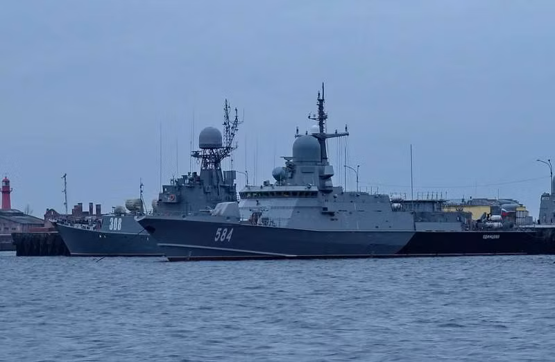 Chiếc Odintsovo được hạ thủy vào ngày 5/5/2018; ngày 14/11/2020, Bộ Quốc phòng Liên bang Nga thông báo, Odintsovo đã hoàn thành xuất sắc các cuộc thử nghiệm cấp nhà nước và đến tháng 11/2020, chiếc tàu chính thức được biên chế vào Hạm đội Baltic của Hải quân Nga. 