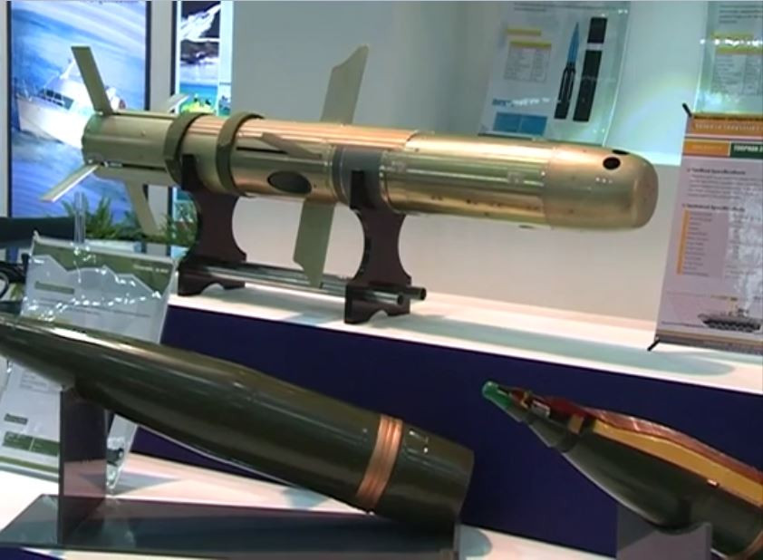 Tên lửa Tornado do Tổ chức Công nghiệp Hàng không Vũ trụ Iran và Tập đoàn Công nghiệp điện tử Iran hợp tác sản xuất. Theo đánh giá, tên lửa Tornado không đạt được thành tích chiến đấu tốt.