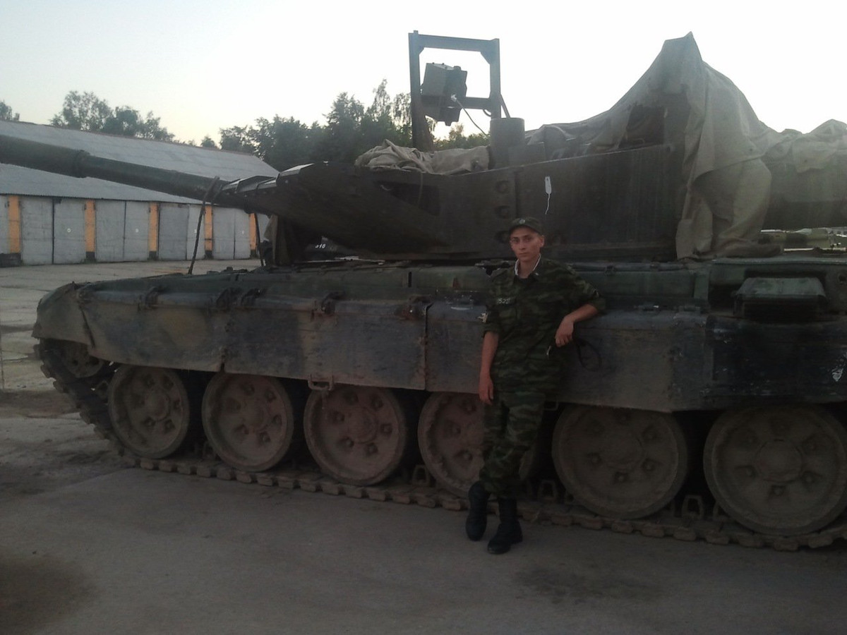 Một hình ảnh kèm theo được đăng tải trên mạng xã hội cho thấy khung gầm của xe tăng chủ lực T-80BVM, nhưng lại được trang bị một tháp pháo lớn không giống như các thiết kế của Liên Xô và Nga trước đây.