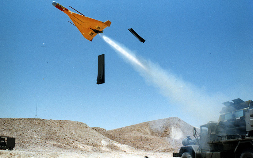 Đối với một đối thủ có lực lượng phòng không lục quân yếu kém và thiếu thốn, chắc chắn những UAV cảm tử sẽ tạo ra một khiếp sợ rất lớn chứ chưa cần phải dùng tới các loại máy bay tác chiến kiểu truyền thống. Điều này cũng làm tiết kiệm chi phí rất lớn. Nguồn ảnh: Sina.