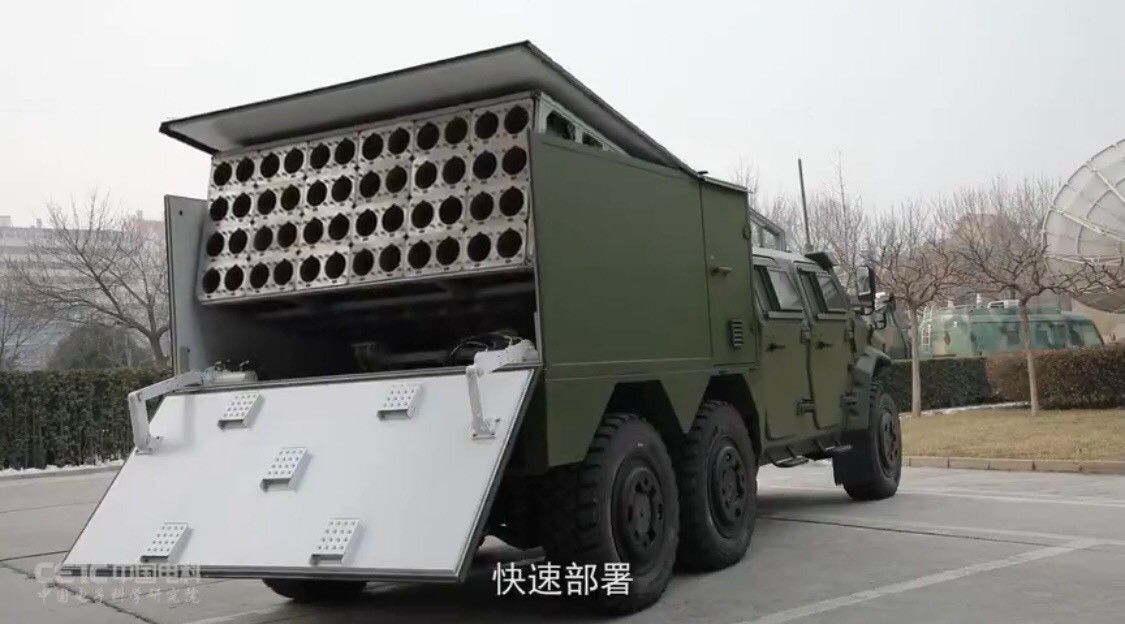 Vừa qua, Trung Quốc đã cho thử nghiệm mẫu máy bay không người lái (UAV) cỡ nhỏ tự sát với số lượng rất lớn được phóng từ khung gầm xe tải và trực thăng. Đây là sản phẩm của Học viện Điện tử và Công nghệ thông tin Trung Quốc (CAEIT) phát triển dành cho quân đội Trung Quốc.