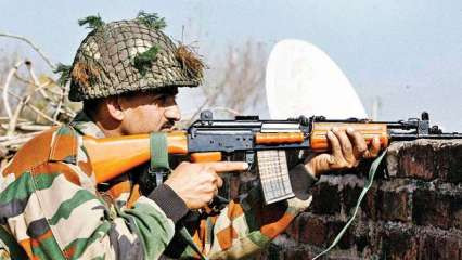 Chưa hết, thiết kế của INSAS sử dụng cỡ nòng 5,56 mm theo tiêu chuẩn NATO, khi sử dụng ở các khu vực có độ cao lớn, nòng súng sẽ nở rộng và biến dạng. Cùng với đó là trọng lượng đầu đạn nhẹ và không đủ động năng, nên hoạt động kém trong môi trường cao nguyên có không khí loãng.