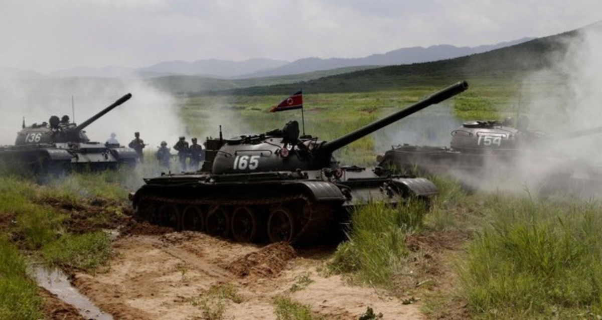 Triều Tiên đã từ từ chuyển đổi khỏi sự chuyển giao trực tiếp của Liên Xô, để chuyển sang sản xuất trong nước, nhưng những công nghệ quốc phòng của Liên Xô vẫn tiếp tục thâm nhập vào ngành công nghiệp quốc phòng của Bình Nhưỡng.