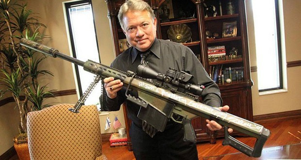 Ronnie Barrett là một nhiếp ảnh gia, chuyên chụp xuồng tuần tra trên sông PBR của quân đội Mỹ. Năm 1982, khi chụp ảnh những chiếc xuồng PBR, được trang bị cụm đại liên M2 Broning hai nòng, sử dụng đạn .50 BMG (12.7×99 mm), Barrett nảy ra cảm hứng, thiết kế một khẩu súng bắn tỉa, có thể sử dụng loại đạn cỡ lớn này.