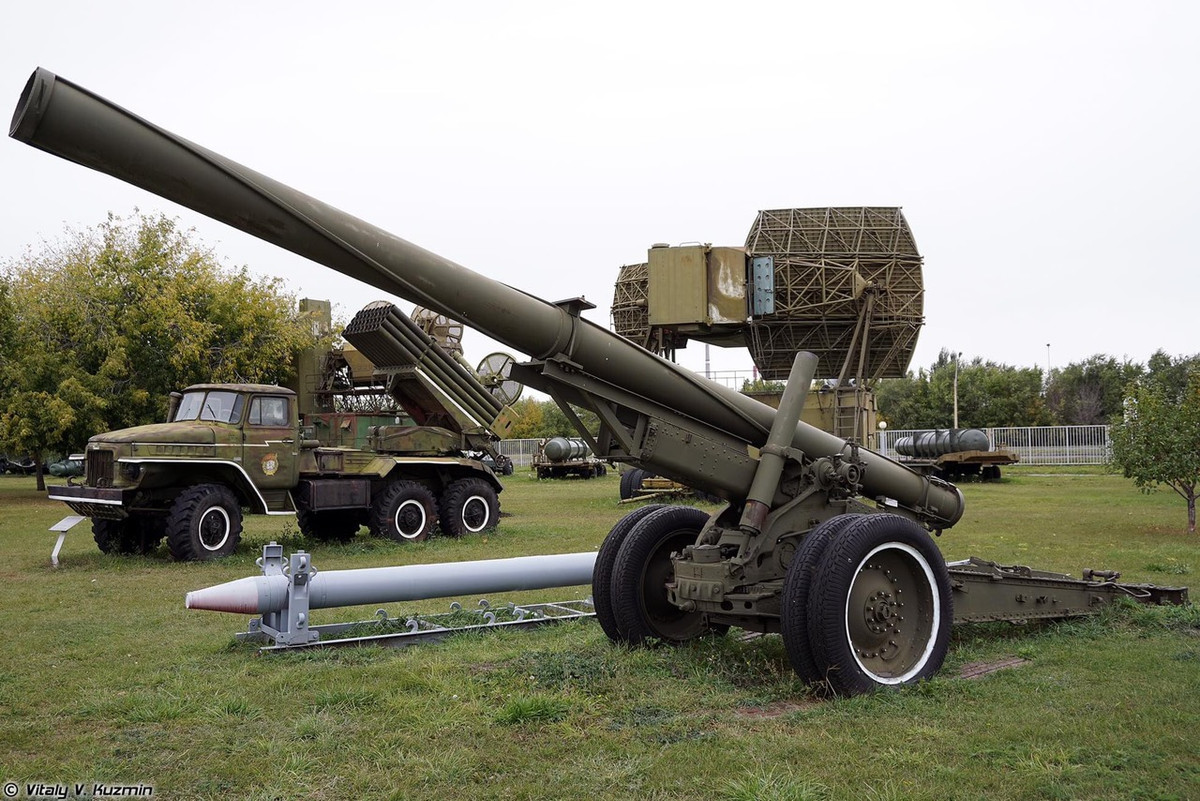 Ống phóng rocket 300mm đơn lẻ dùng cho nhiệm vụ thử nghiệm đạn rocket của tổ hợp BM-30 Smerch