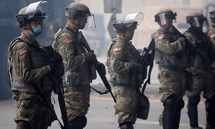 Trong khi quân đội Mỹ đang chuyển sang dùng quân phục họa tiết ngụy trang Multicamo mới, thì nhiều đơn vị Vệ binh Quốc gia vẫn còn sử dụng kiểu quân phục ngụy trang MARPAT hoặc UCP kiểu Digitalcamo. 