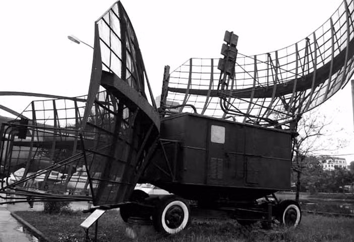 Khám phá này vô cùng quý giá, hệ thống phòng không của ta được trang bị một loại radar làm việc ở bước sóng 3 cm là đài radar K8-60 dùng cho pháo phòng không 57mm do Trung Quốc viện trợ. Phòng không Việt Nam đã lợi dụng điều này để phát hiện và hạ gục B-52 của Mỹ.