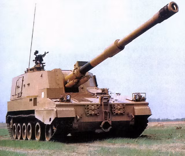 Ngoài ra, quân đội Trung Quốc được trang bị pháo cỡ nòng lớn 155mm (cỡ nòng theo chuẩn NATO). Các loại pháo 155 mm bao gồm pháo xe kéo, pháo tự hành bánh xích, pháo siêu nhẹ 155mm, pháo tự hành bánh hơi PCL-181.