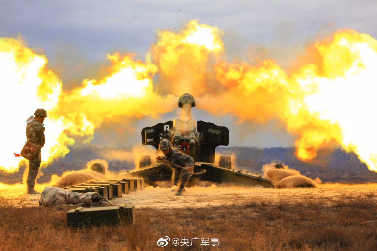 Pháo binh cỡ nòng lớn 152/155, tạo thành sức mạnh chính tuyệt đối của hỏa lực pháo binh mặt đất Quân đội Trung Quốc. Về tầm bắn và sức mạnh của hai loại pháo cỡ nòng lớn này, đều vượt xa pháo cỡ nòng 122 mm, mà pháo binh Trung Quốc hiện được trang bị nhiều nhất.