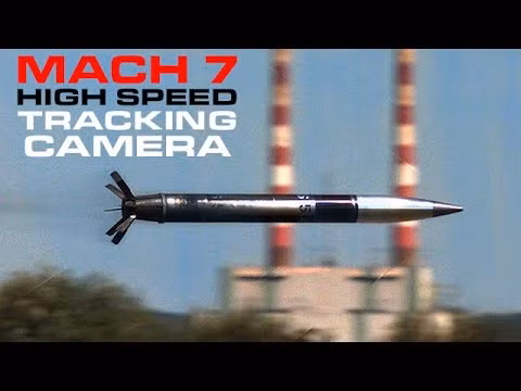 Một điều đáng thất vọng là, ngay cả khi có cự lý bắn bằng các loại pháo thông thường, độ chính xác của pháo điện từ cũng không chính xác bằng các loại pháo truyền thống.